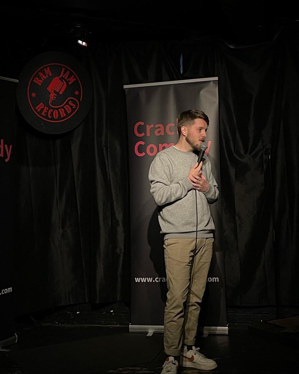 Ramjamrecords's tweet photo. Last night with a sold out crowd @crackcomedy with @ajamesbran @abigoliah @funnystorey & #RusselHicks.
Buy your Friday night tix now: https://t.co/n3OOrkqxTE
#ramjamrecords #comedy #standup #sellout #fridays https://t.co/hnRbI3UrCL