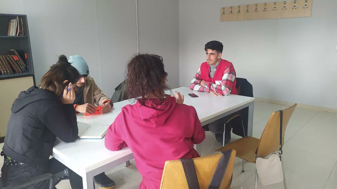 Genç Kızılay yüzüncü yıl üniversitesi proje ve fon ekibimizle bir arada bulunup bilgi alışverişinde bulunduk. Hasbihal ettik.😊🌙
#sensizolmaz
#iyigeleceksin