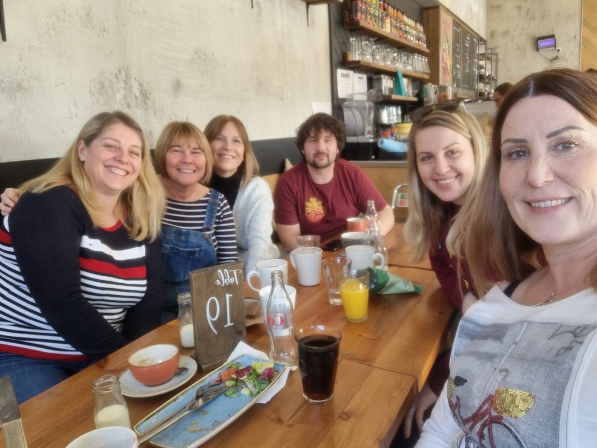 AngieIsWelsh's tweet photo. Hyfryd i weld fy ffrindiau heddiw a siarad Cymraeg.
Lovely to see my friends today and speak Welsh. @JayneBroughton @newbery_julie @ceri_anderson @MissSimmonds12 https://t.co/uceKNUJhR8