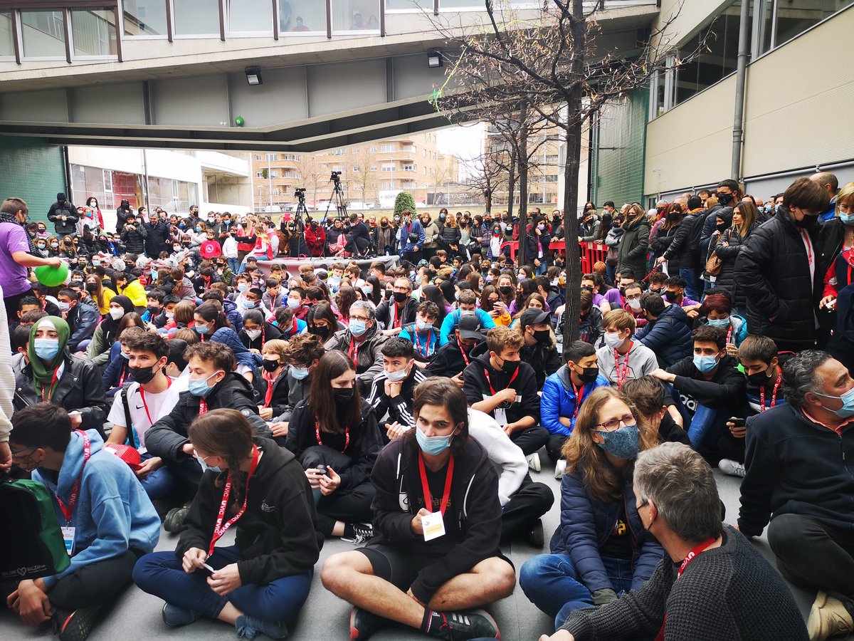 uvic_ucc's tweet photo. Ja comença l'acte de cloenda de la #FLLUVic! https://t.co/877642DzXP