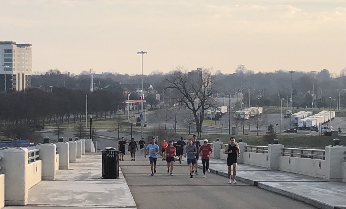 DrJulliaEyeMD's tweet photo. ⁦@AGSDocs⁩ on the Run in Nashville 🕶👟🧢
Yes, that’s @VUMCEye ⁩
⁦@sylviagrothMD⁩ and Rachel Kuchtey leading the pack! https://t.co/NKMHCBretm
