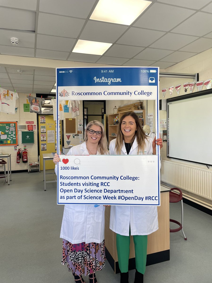 RosComCol's tweet photo. Lots of smiles and activity in the lab today for #RCCopenday #Science @GRETBOfficial 🦠🧬🧪🌡 https://t.co/TzlJQD4HHH