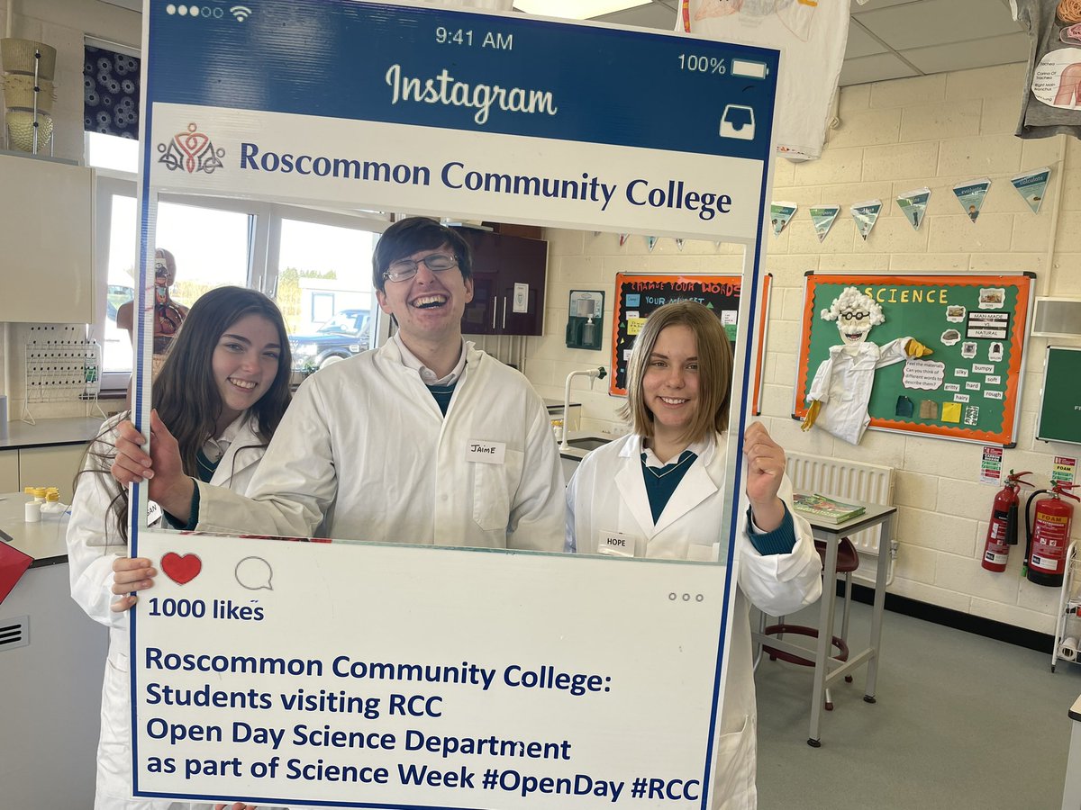 RosComCol's tweet photo. Lots of smiles and activity in the lab today for #RCCopenday #Science @GRETBOfficial 🦠🧬🧪🌡 https://t.co/TzlJQD4HHH