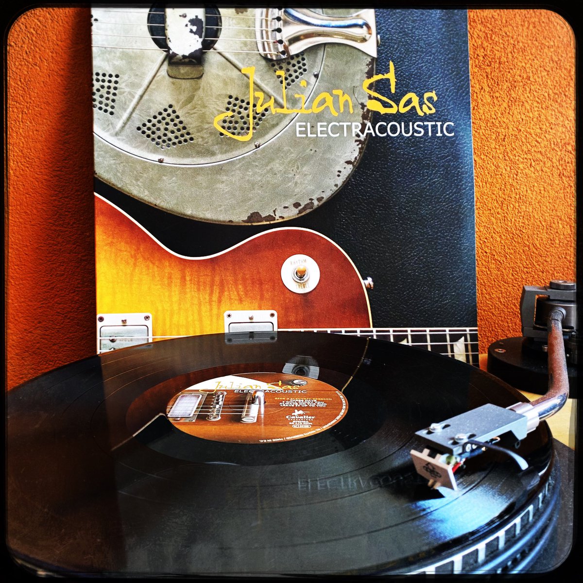 BluesMagazine's tweet photo. Blues Today with Julian Sas - “Electracoustic”
#juliansas
#bluestoday
#bluesonvinyl
#electracoustic
#bluesnl
#bluesmagazine
#nowspinning
#nowplaying
#enjoymusic https://t.co/Co7v13qfM9