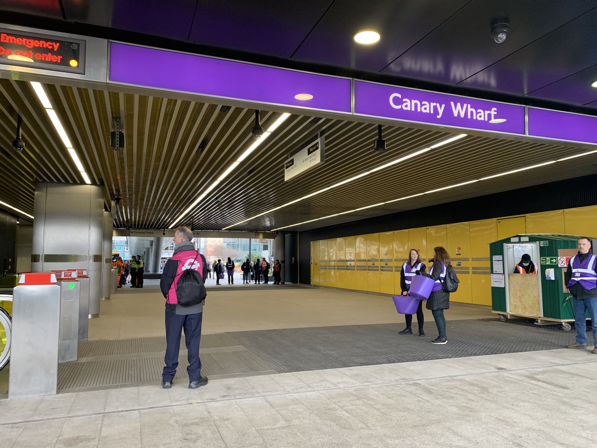 Zeldieralt's tweet photo. Just finished trial ops for #Crossrail (or #ElizabethLine, whichever) today! On train evacuation and station evacuation.

We have just vacated Canary Wharf after a few hours of testing. https://t.co/APulZEMgUG