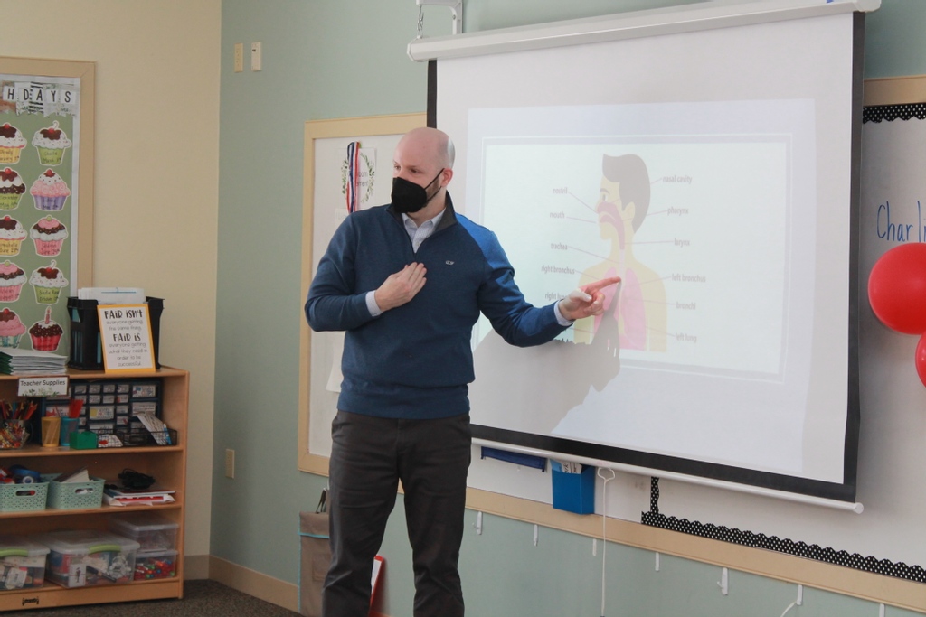FaySchool's tweet image. Second graders continued learning about the systems of the human body with some special visitors this week!

#primaryschool #science #humansystems #fayschool #secondgradescience #secondgrade