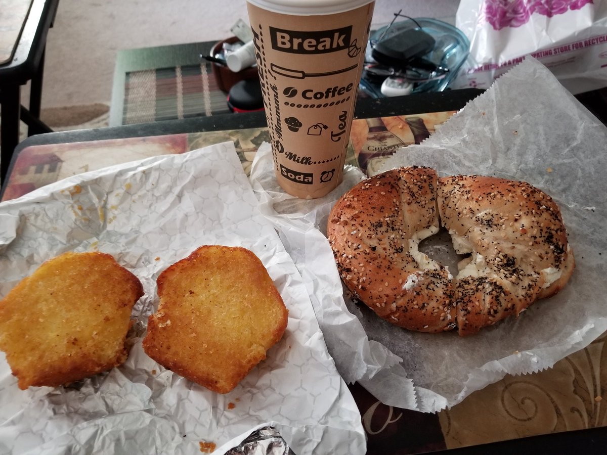 JohnLukeNYC's tweet photo. #BreakfastTime #EverythingBagelFlat #CreamCheese #Coffee #ToastedCornMuffin From The #Deli #Yummy https://t.co/EclX6knyOk