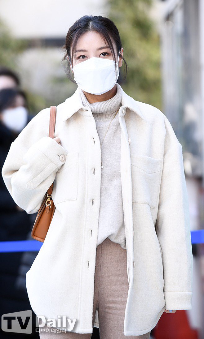 iluvyub's tweet photo. 220305 Press

Yubin on her way to vote in the 20th presidential election in Korea

#YUBIN #유빈 https://t.co/aBtVOPA0kC