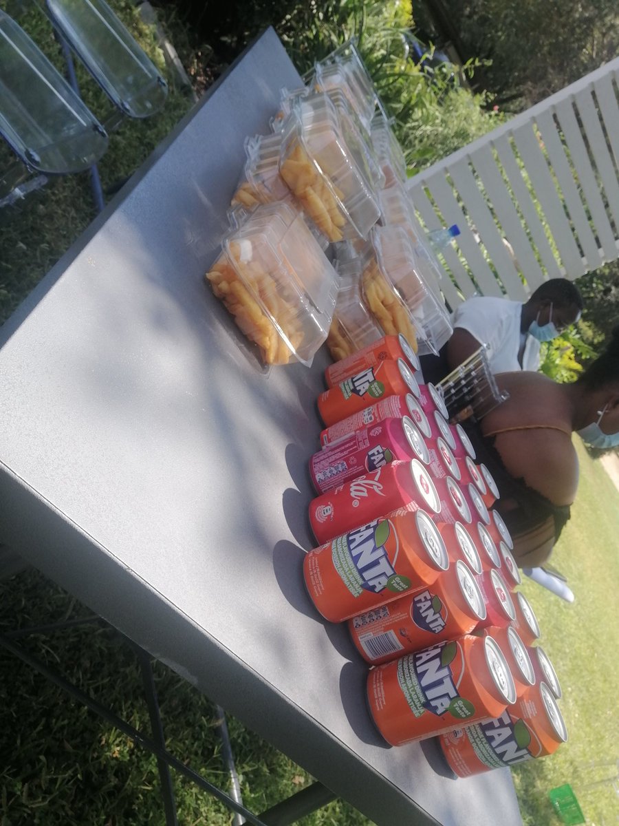 BurgersTarven's tweet photo. As always Sharing is caring🤗🥰
Batho Nleya🤩 chose to uplift, teach and inspire others for her birthday celebration🎉 . We are proud to have served them 🍔 🍟.

Remember to be kind☺️. https://t.co/8ZMvSM8m7H