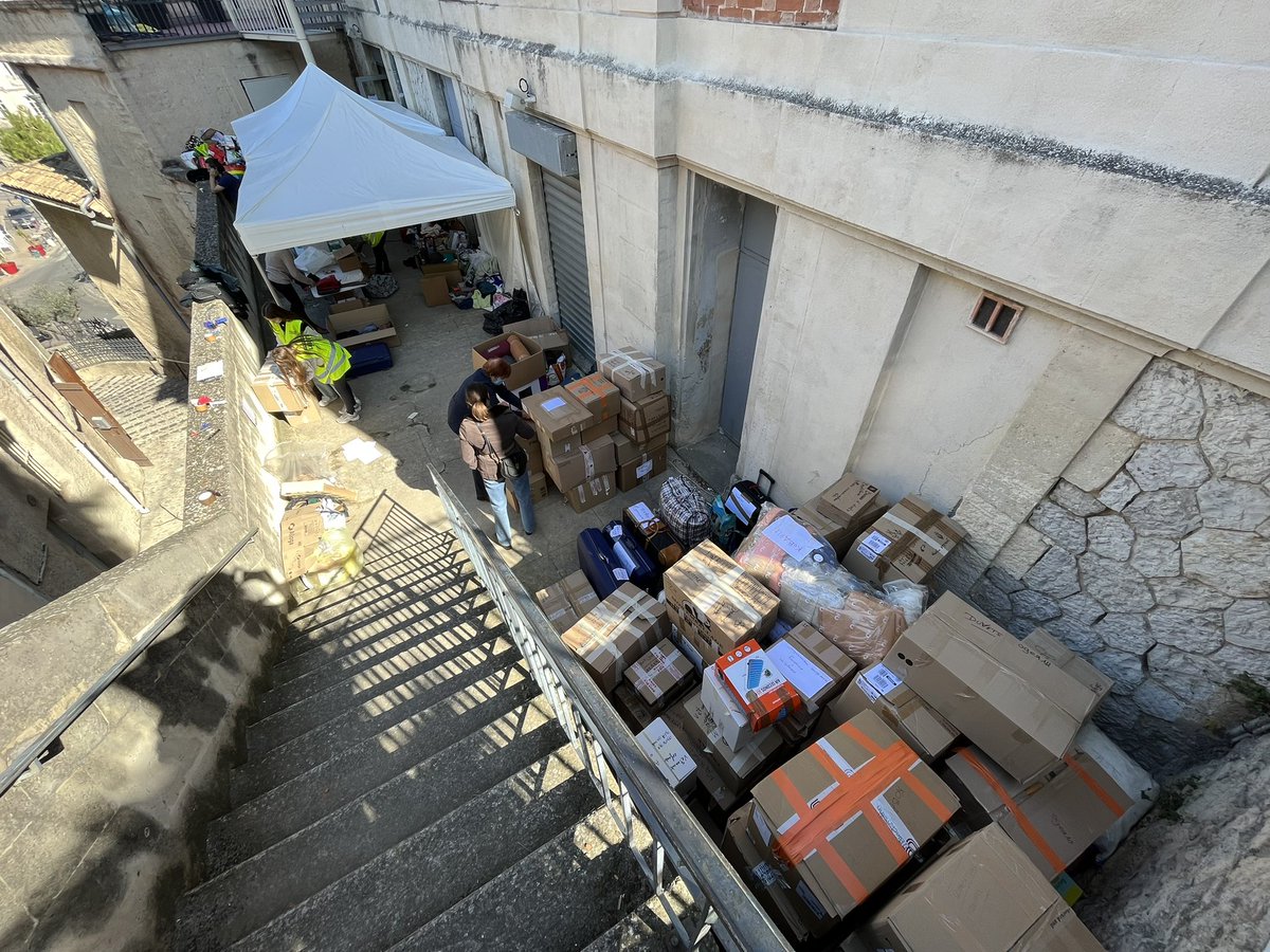 viaOccitanieTV's tweet photo. #Montpellier La maison des Relations Internationales centralise les aides aux familles ukrainiennes #pointdecollecte. L’association SOS Montpellier-Ukraine lance un appel aux dons de produits d’hygiène et de médicaments. Un convoi partira la semaine prochaine vers l’ #Ukraine https://t.co/hKecCRCWp7