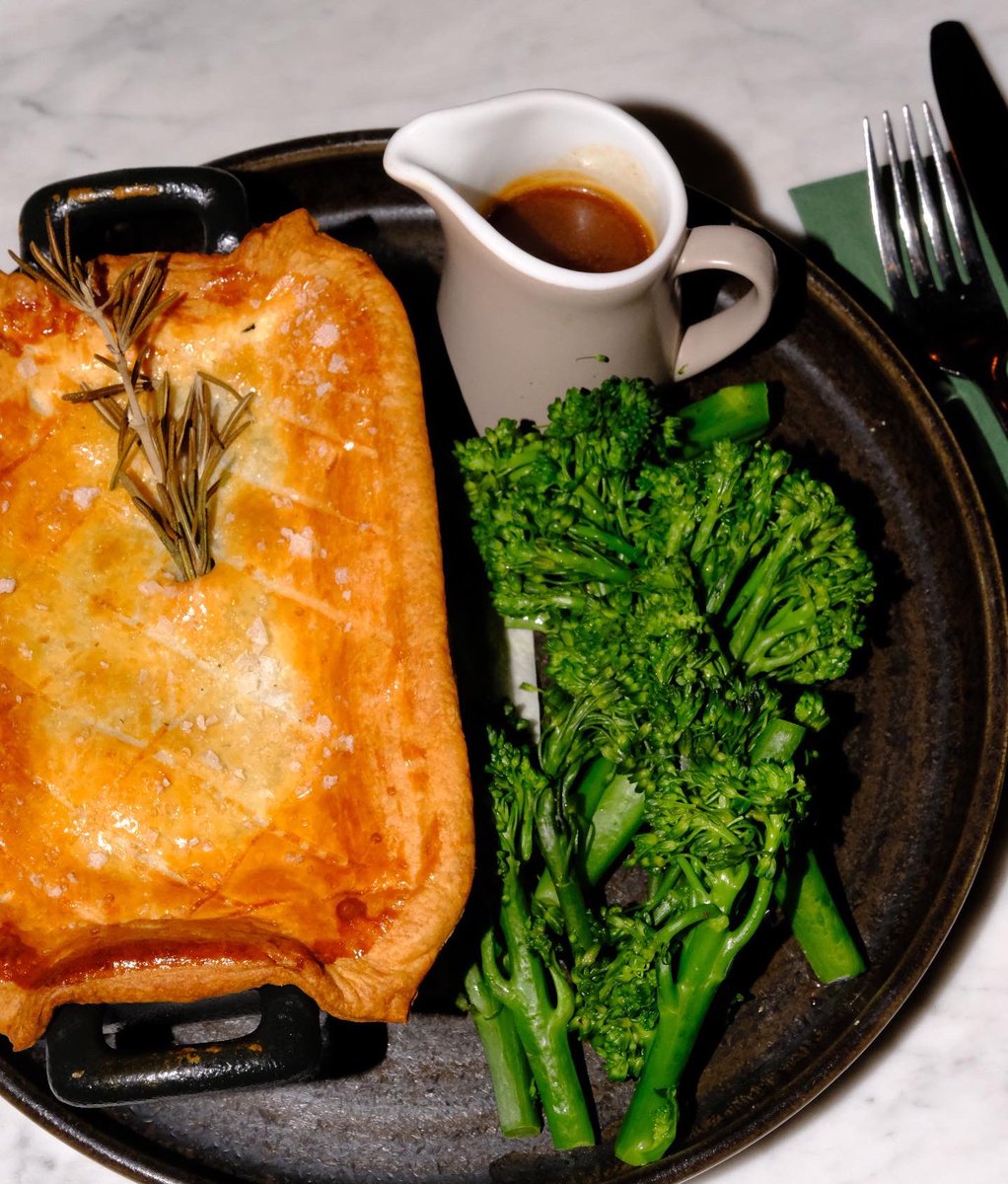 enderby_house's tweet photo. ✨Todays special✨ Côte De Boeuf & Ale pie with a selection of vegetables, rosemary herbs, puff pastry, tenderstem broccoli, gravy. #thankschef
#greenwich #greenwichpeninsula #londonpubs #greenwichpubs #specialoftheday #pubfood #northgreenwich #youngspubs #youngspublife https://t.co/6zKnOvmydR