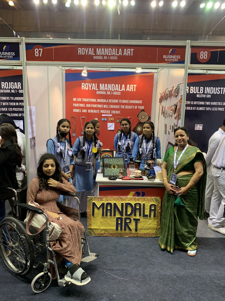 Dhvani_J's tweet photo. Proud to be a mentor to the young female entrepreneurs from @DelhiGovtSchools. 
They got selected in top 125 amongst more than 50,000 teams and presented their business to investors under the #DelhiGovt #BusinessBlasters initiative.  

#BBCoach #BBExpo #EMC https://t.co/it3pcUjVdS