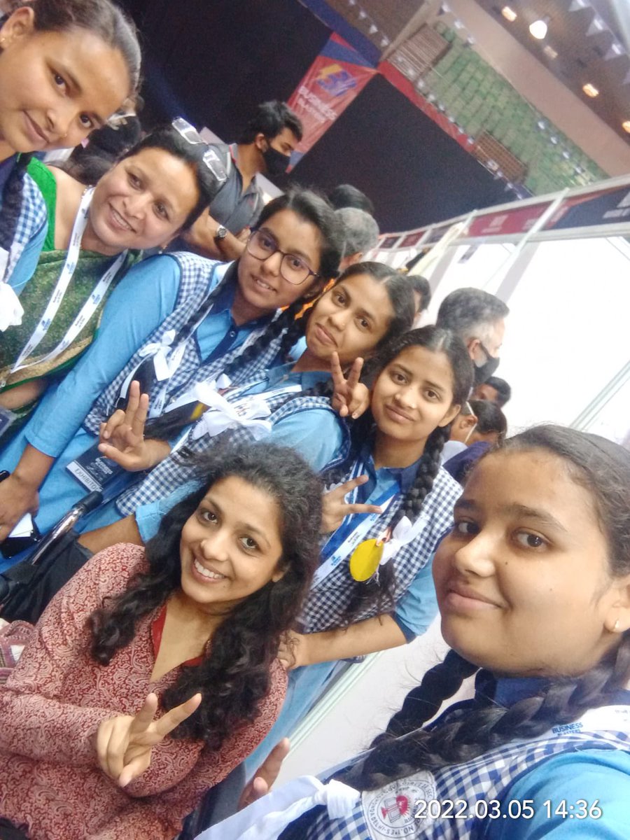 Dhvani_J's tweet photo. Proud to be a mentor to the young female entrepreneurs from @DelhiGovtSchools. 
They got selected in top 125 amongst more than 50,000 teams and presented their business to investors under the #DelhiGovt #BusinessBlasters initiative.  

#BBCoach #BBExpo #EMC https://t.co/it3pcUjVdS