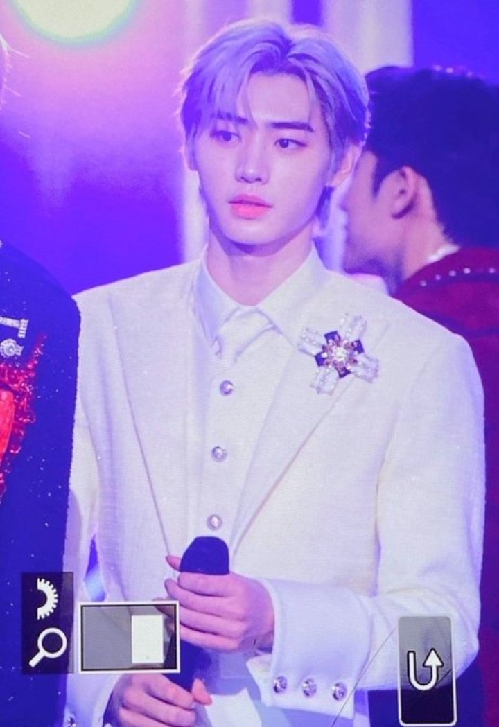 thefotgsunghoon's tweet photo. this park sunghoon https://t.co/SwqSWsomcm