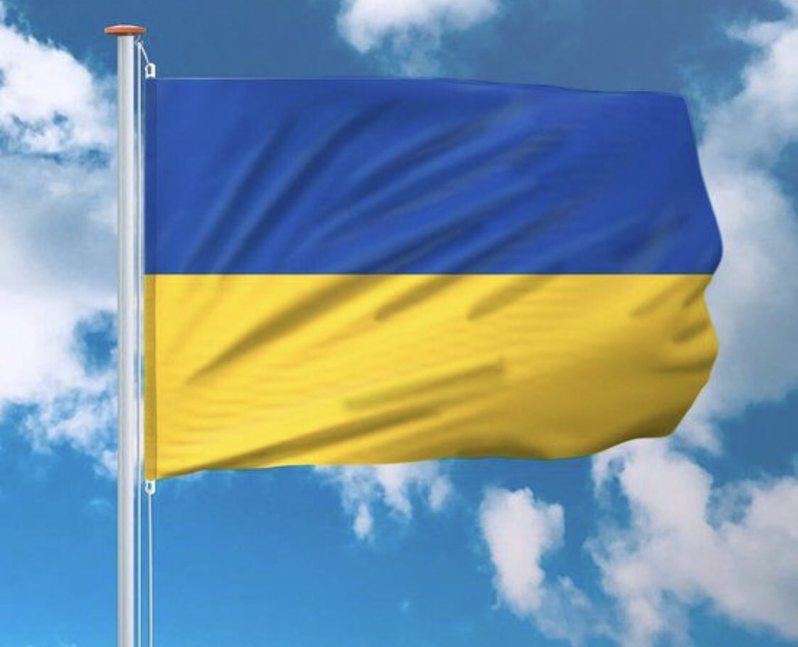 Lichtset preppen voor komende dagen. Blauw en Geel! 🇺🇦 
Voorbereidingen Giro 555
Je zult ons op diverse plaatsen tegenkomen. 

Wil jij ook een statement maken? Informeer gerust LXeventsupport

#vrede #giro555 #statement #Oekraïne #lxeventsupport #saamhorigheid 

NO WAR!!