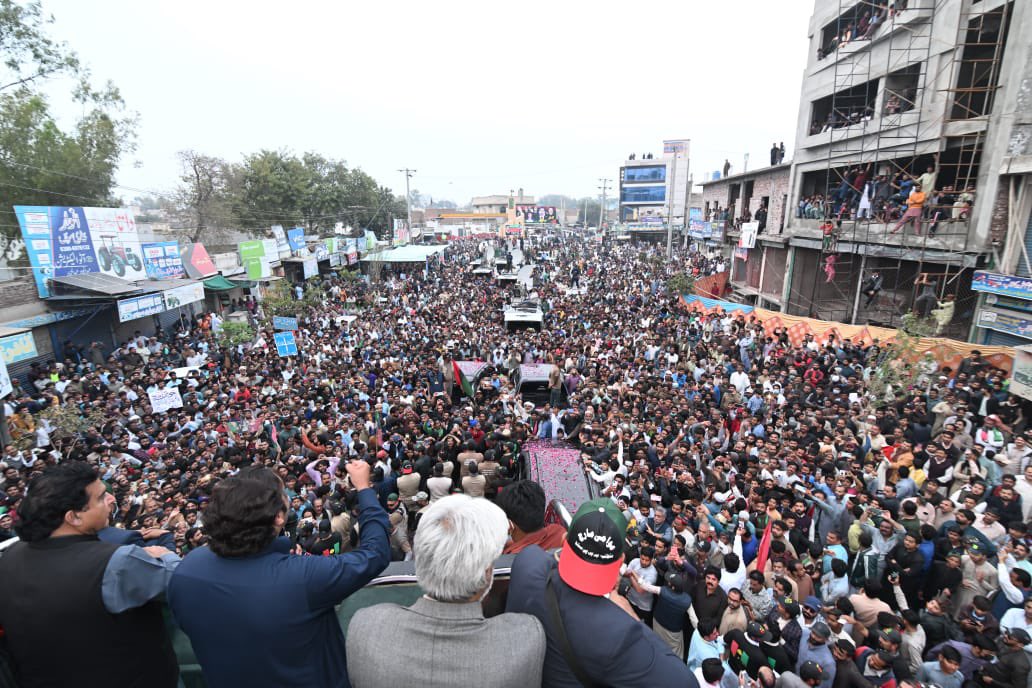 MediaCellPPP's tweet photo. اوکاڑہ شہر کی ہر گلی پاکستان پیپلز پارٹی کے جلسے کا منظر پیش کررہی ہے، تباہی سرکار کے خلاف اوکاڑہ کی عوام بھی عوامی مارچ میں شریک ہوکر اسلام آباد کی جانب رواں
@BBhuttoZardari 

#AwamiMarch
#سلیکٹڈ_استعفی_دو https://t.co/Bcq2S62B5F