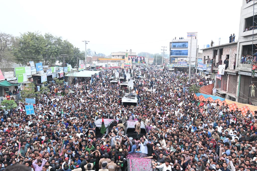 MediaCellPPP's tweet photo. اوکاڑہ شہر کی ہر گلی پاکستان پیپلز پارٹی کے جلسے کا منظر پیش کررہی ہے، تباہی سرکار کے خلاف اوکاڑہ کی عوام بھی عوامی مارچ میں شریک ہوکر اسلام آباد کی جانب رواں
@BBhuttoZardari 

#AwamiMarch
#سلیکٹڈ_استعفی_دو https://t.co/Bcq2S62B5F