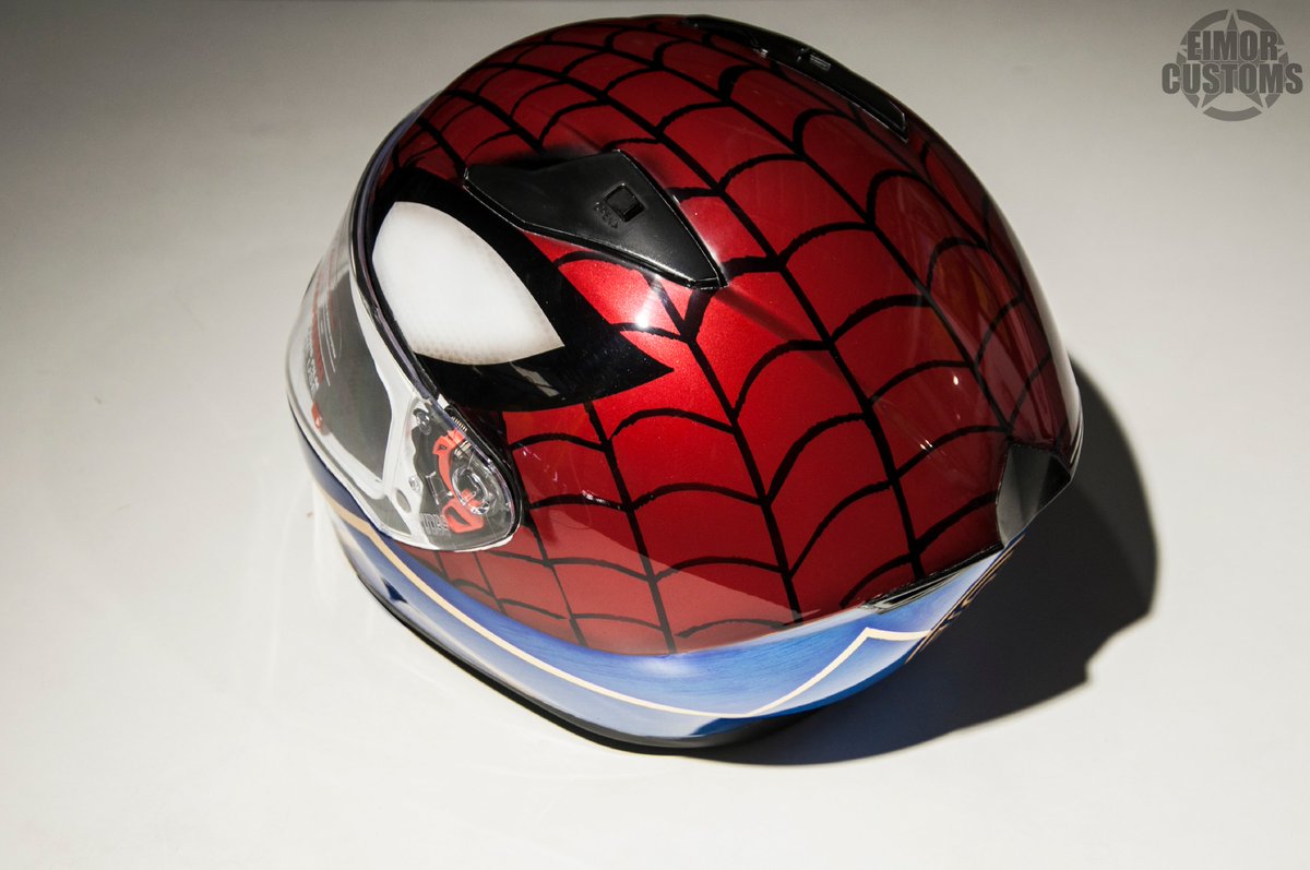 EimorCustoms's tweet photo. ~ Custom painted Helmet ~ 
This is a custom painted helmet in theme of Spider-Man superhero.
.
.
.
#EIMORCUSTOMS #handpaintedhelmet  #makeinindia #customhelmet #hemlmetart #hemletairbrush https://t.co/ELrJqjeCQE