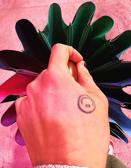 Here, #VIP , something for all those wet dreams you've been having.  #GDRAGON  #BIGBANG https://t.co<a href="/tag/vip"class="tags">#VIP</a><a href="/tag/bigbang"class="tags"><span>#bigbang</span></a><a href="/tag/gdragon"class="tags"><span>#gdragon</span></a>