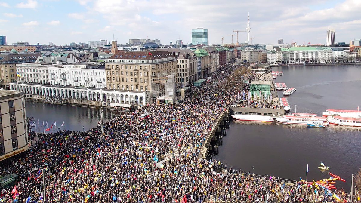 Micha Fritz (@michafritzvca) on Twitter photo Hamburg did it again 🔥
For me it is very impressive to see how <a href="/FridayForFuture/">Fridays for Future Germany</a> uses their power skills and network to stand up & show solidarity with the people of Ukraine 🇺🇦
#standingwithukraine #fridaysforfuture #stopthewar #amessagetoputin #hamburg #FFF Hamburg did it again 🔥
For me it is very impressive to see how <a href="/FridayForFuture/">Fridays for Future Germany</a> uses their power skills and network to stand up & show solidarity with the people of Ukraine 🇺🇦
#standingwithukraine #fridaysforfuture #stopthewar #amessagetoputin #hamburg #FFF