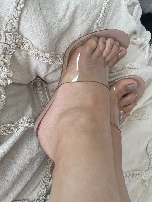 Pretty toes in pretty shoes.. what do you think? ☺️🦶🏼👠   #feet_worship #prettytoes #heels #shoes #shoehoe<a href="/tag/shoes"class="tags"><span>#shoes</span></a><a href="/tag/heels"class="tags"><span>#heels</span></a><a href="/tag/prettytoes"class="tags"><span>#prettytoes</span></a><a href="/tag/feet_worship"class="tags"><span>#feet_worship</span></a><a href="/tag/shoe"class="tags"><span>#shoe</span></a>