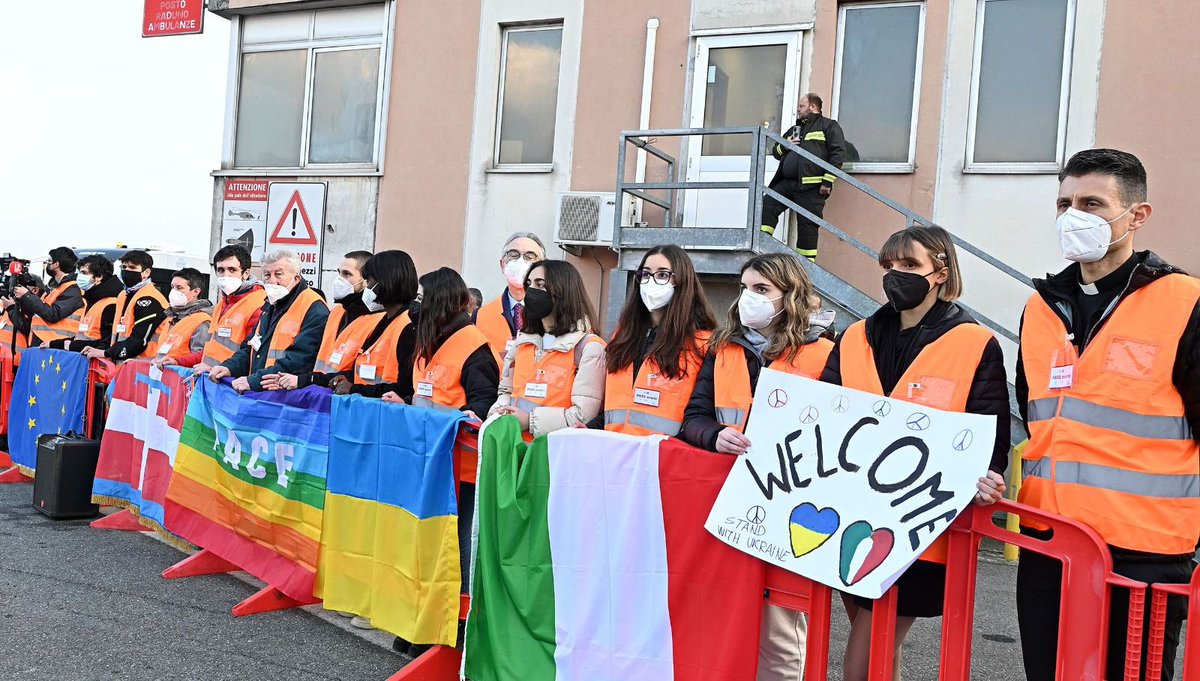 Alberto_Cirio's tweet photo. Dall #Ucraina all #Italia
Benvenuti piccoli ♥️
E grazie di cuore alla generosità di tre realtà imprenditoriali uniche della nostra terra: Fondazione @lavazzagroup , #BasicAir e l’imprenditore Alessandro Barbero che hanno finanziato tutte le spese necessarie per il viaggio. https://t.co/gg37W56EGw