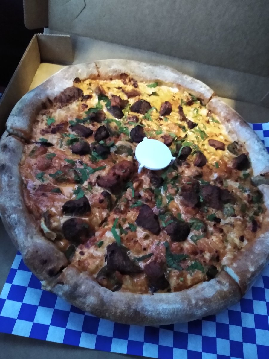 RightBodyShot's tweet image. Lamb Tikka masala pizza from Curry &amp;amp; Crust! #pdxeats #pizza #chiuthefat