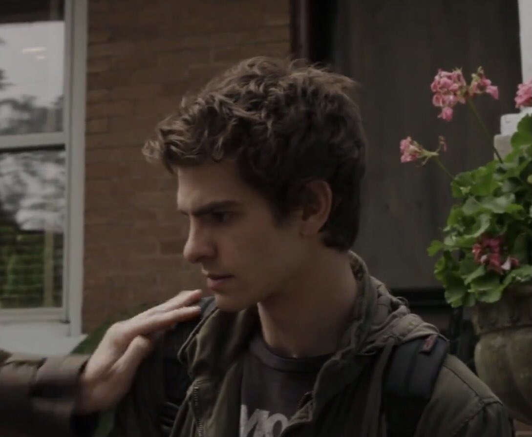 forneymessi's tweet photo. shoutout to andrew garfield as peter parker gotta be one of my fav genders https://t.co/ZurTBZt1FC