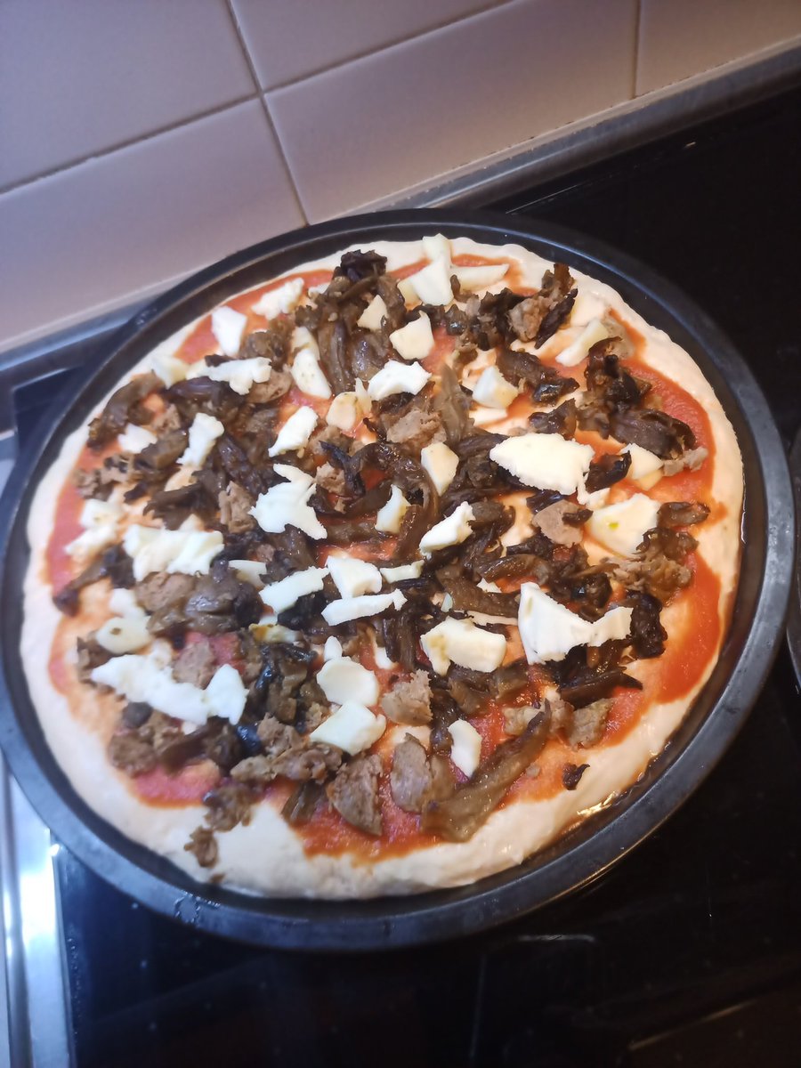 Dona_t3ll4's tweet photo. Mia figlia ieri: "Mamma domani esco, ceniamo fuori e poi torno"
Io: "Va bene, io faccio la pizza"
Lei:"Allora ceniamo a casa" e porta pure la sua amica
#sabatosera #pizza #seratealternative https://t.co/bow7DMOxJ5
