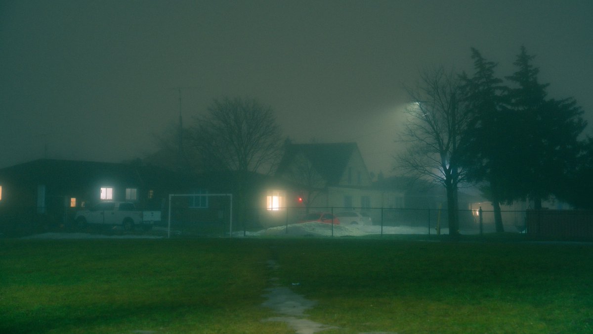 haydenvisuals's tweet photo. a foggy february night https://t.co/FUNGlhRfYE