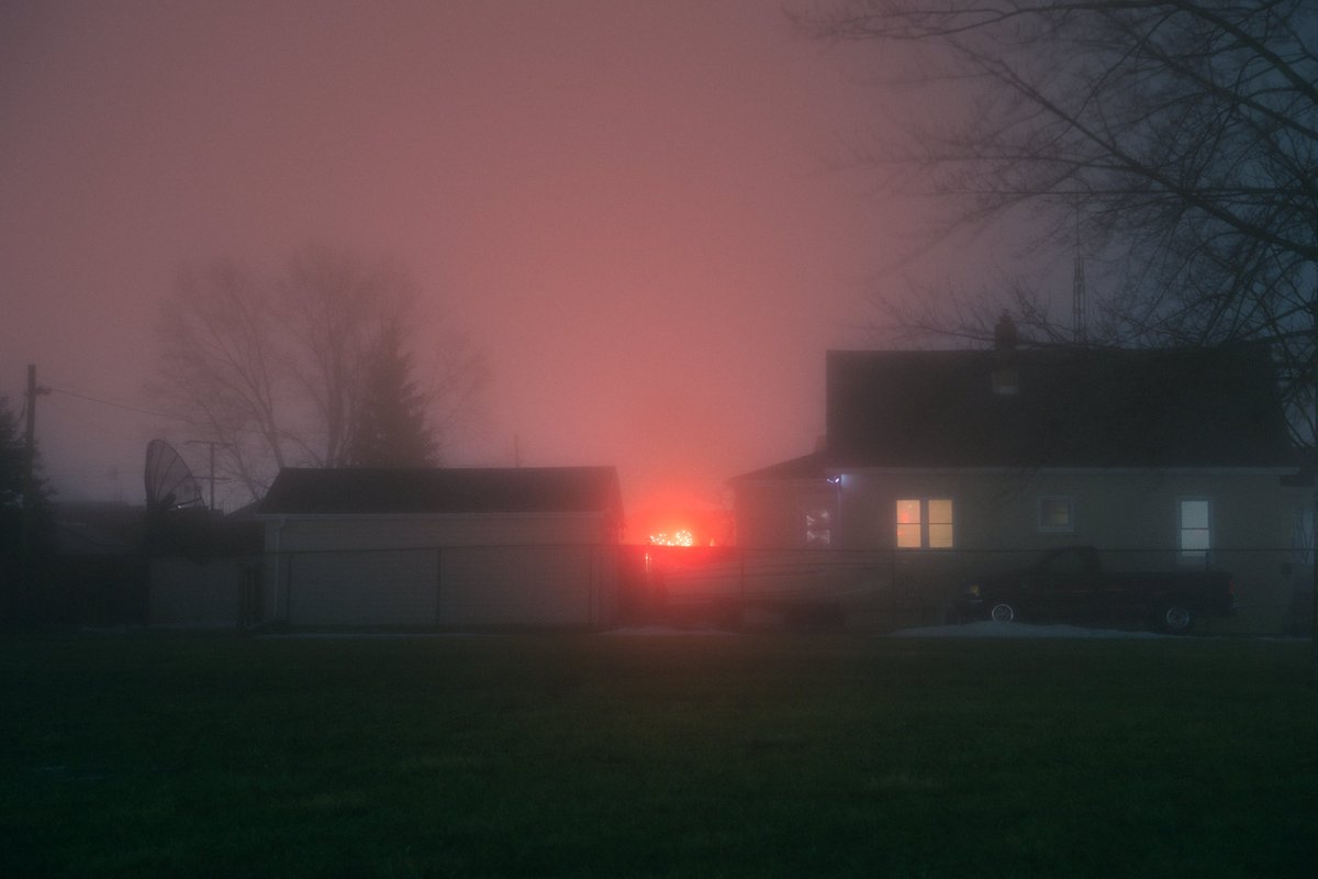 haydenvisuals's tweet photo. a foggy february night https://t.co/FUNGlhRfYE