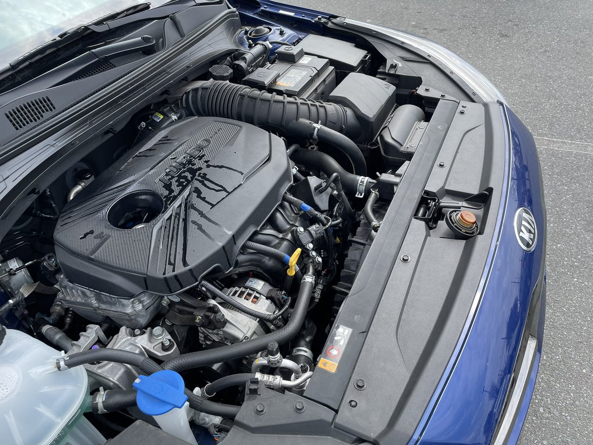 JrodSquats's tweet photo. @UnionCountyKia went in for an oil change yesterday. The car smelled horribly of oil after I left the dealer, I pop the hood open and found the oil cap was not put back after the oil change and now there’s oil all over the engine bay. https://t.co/6yfCELRe82