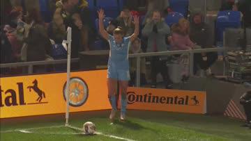That’s a 𝙒𝙀𝙄𝙍ly good strike 🙌

@itscarolineweir is on fire in the #ContiCupFinal!

@ManCityWomen