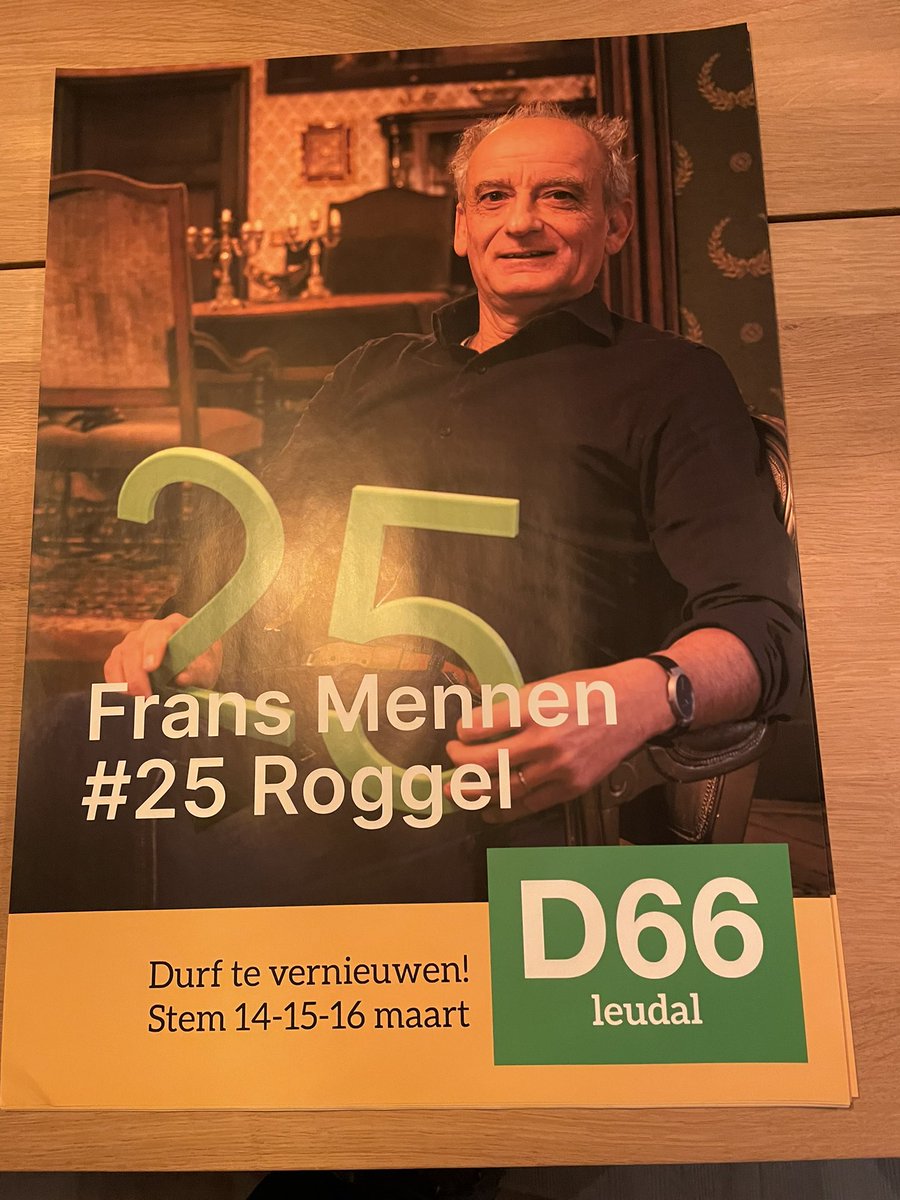 FransMennen's tweet photo. Memorabel middagje ter kroege @veugelier lijsttrekker @Jortraemakers en wethouder @rmjmartens overhandigen mij de persoonlijke verkiezingsposters en en passant noteren we het 100 ste @D66leudal lid. Ongekend. #durftevernieuwen #l4nr25 
Foto verkiezingsposter door @robbekke8151 https://t.co/sxMOfwFIrB