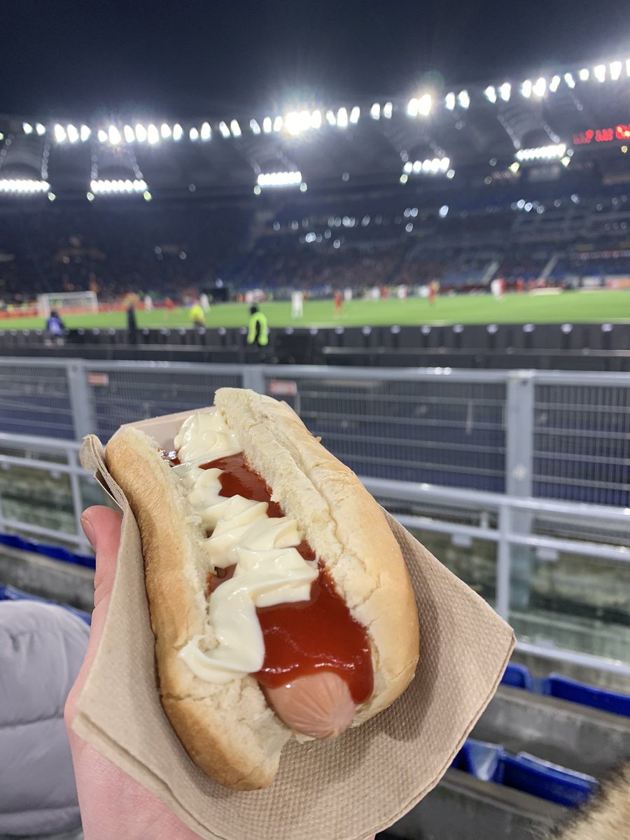 Torjusguntvedt's tweet photo. Hot dog at Stadio Olimpico.
5€
@OfficialASRoma 
@FootyScran https://t.co/9HbPbWVGwk