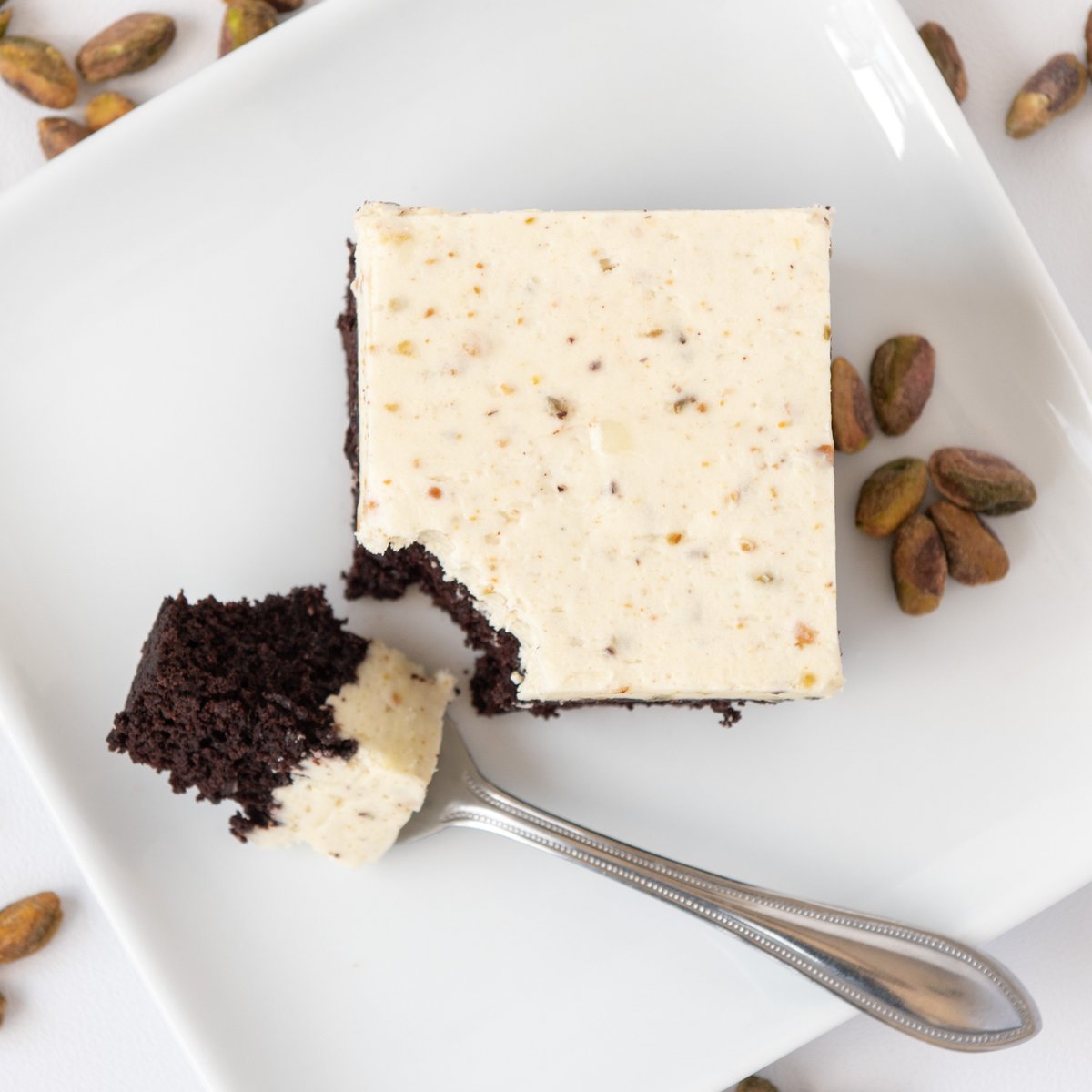 nuflours's tweet photo. Is there such a thing as a wrong time for cake?

Chocolate Pistachio Cake: rich, moist, with just the right amount of crunch, and always 100% gluten-free and dairy-free!

#FoodForGood #GlutenFreeCake #GFChocolateCake #ChocolatePistachio https://t.co/b75mIWMU5q