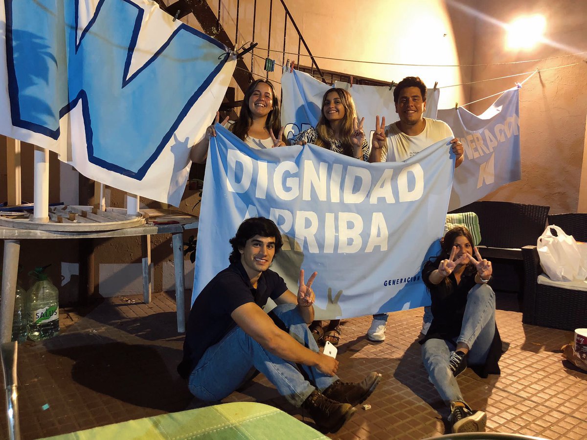 lulisolari's tweet photo. Entre pinturas, amigos y mucha W. ✌🏽✌🏽

@GENERACION_uy https://t.co/VTgJNJ5RsA