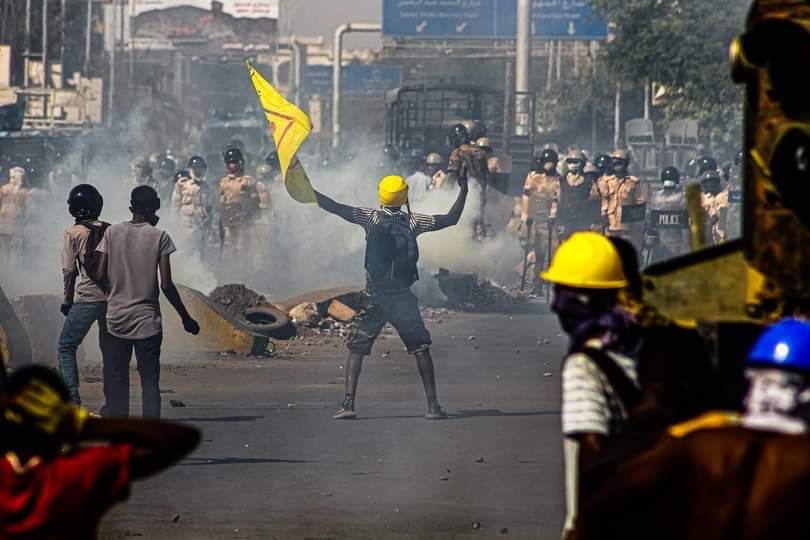 HasballahAsim's tweet photo. ولكن نقولها الآن وفي كل يوم إلى إنتصار أهداف ثورتنا (من توباك أمارو الثاني إلى توباكنا المناضل، ثورتنا مستمرة) وسنخرج الف توباك في كل يوم الي يسقط النظام ككل  ويحكم الشعب نفسه بنفسه ✊🏾

تسجن بطل..؟

#توباك_ما_قاتل https://t.co/e1SHe08wMd