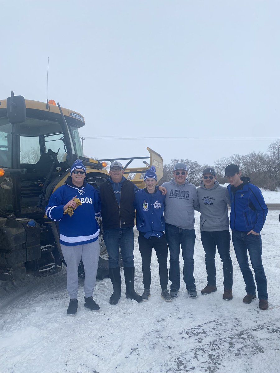 UofSAgros's tweet photo. All kinds of support out today! Thanks to Darryl Babey for taking some time out of chores to come say hi to us on our journey to Regina! 🚜🌾 @michaelbabey66 https://t.co/kec18uR90a