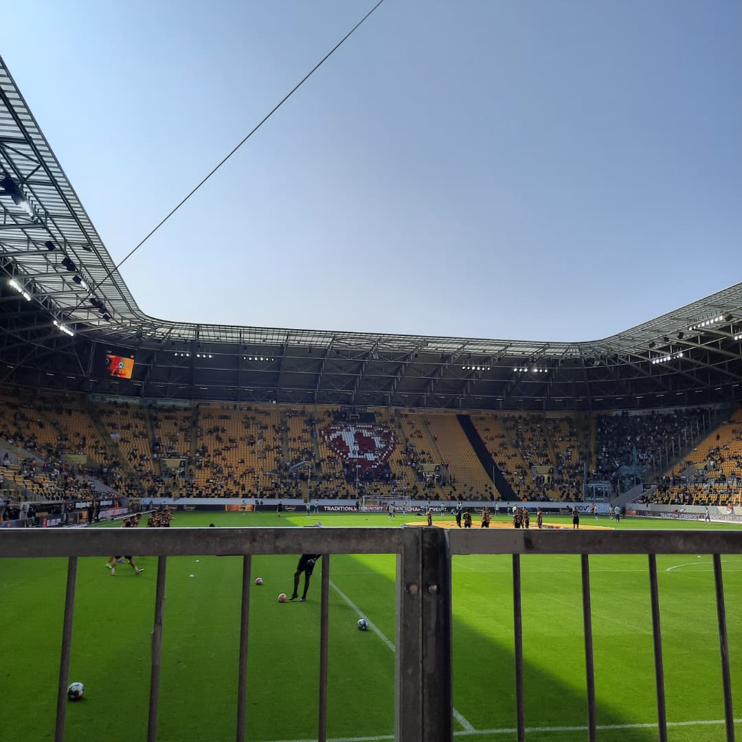 Spiel gegen Werder Bremen 3:0 gewonnen🖤💛. Das Hinspiel.