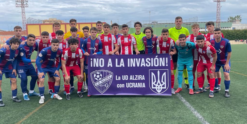 UDAlziraFB's tweet photo. Juvenil A | 🆚️ Atlético Madrileño | ✅ 2-1

🤯 LO HAN VUELTO A HACER. El Juvenil A vuelve a ganarle al Atlético Madrileño. Esta vez en casa y con los goles de Tomás y de Borja.

🇺🇦 Ambos equipos repulsaron la invasión a Ucrania. https://t.co/5yMoFFMBNt