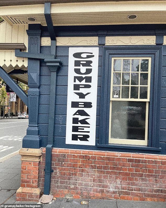 TheNorskaPaul's tweet image. #Australia famous BUS STOP cafe #GrumpyBaker in the #HydePark area of #Sydney reopens 😃
It offers pastries, fresh bread, pies, sausage rolls and croissants for commuters who finally returning to work.
The historical bus stop itself spans across a tiny space of only 20sqm.