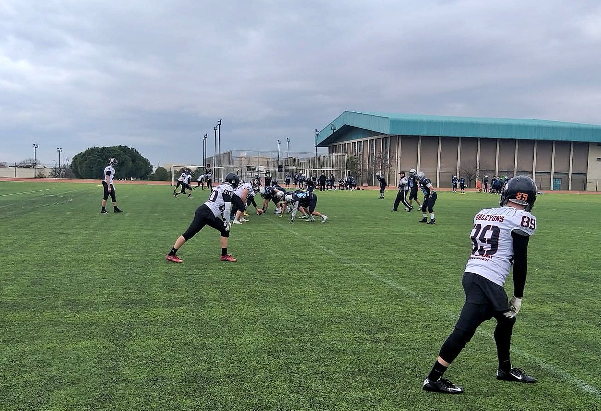 Sksdeu's tweet photo. #universitemDEU DEÜ EFELER Korumalı Futbol Takımımız 🏈 İzmir Ekonomi Üniversitesi'ni 50-0 skorla mağlup etti. Tebrikler çocuklar 💪 https://t.co/qCfL35DcGY