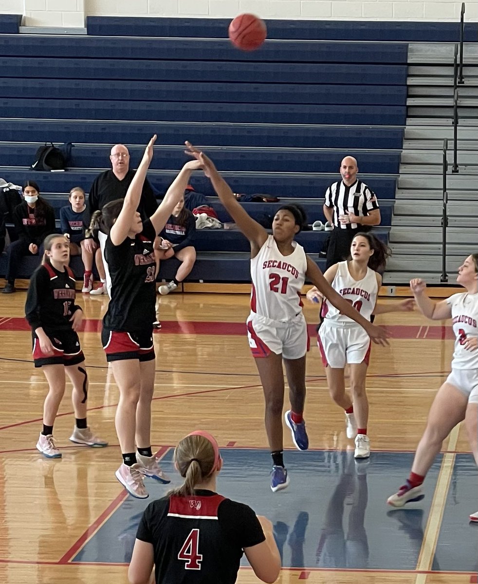 PerryWhs's tweet image. Great game, hard-working team, congrats coaches and student athletes on a great season! #WeeWork @RobFerullo4 @WHSAthletics53 @StefanieCirill1 @FAmato53 @DeStefanoEDU @bcalligy @WHSGuidance50 @EricCrespoEDU @weehawkennj