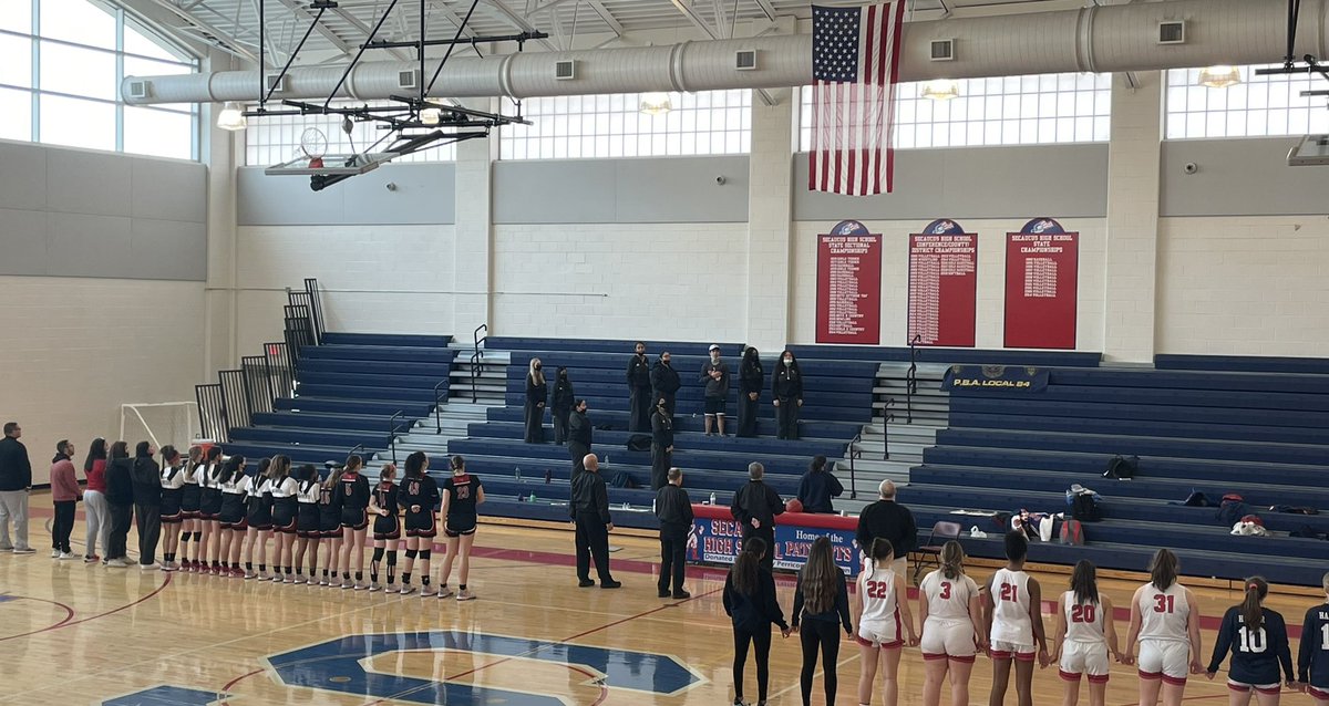 PerryWhs's tweet image. Great game, hard-working team, congrats coaches and student athletes on a great season! #WeeWork @RobFerullo4 @WHSAthletics53 @StefanieCirill1 @FAmato53 @DeStefanoEDU @bcalligy @WHSGuidance50 @EricCrespoEDU @weehawkennj