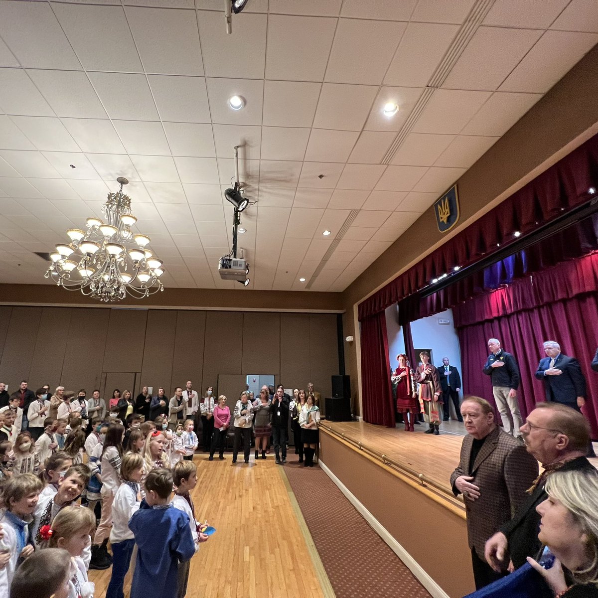 GovMurphy's tweet image. Today I visited the Ukrainian American Cultural Center of New Jersey to meet with members of our Ukrainian American community and participate in the Center’s relief drive. Here in New Jersey, we are turning our outrage at Putin into support and action for the Ukrainian people.