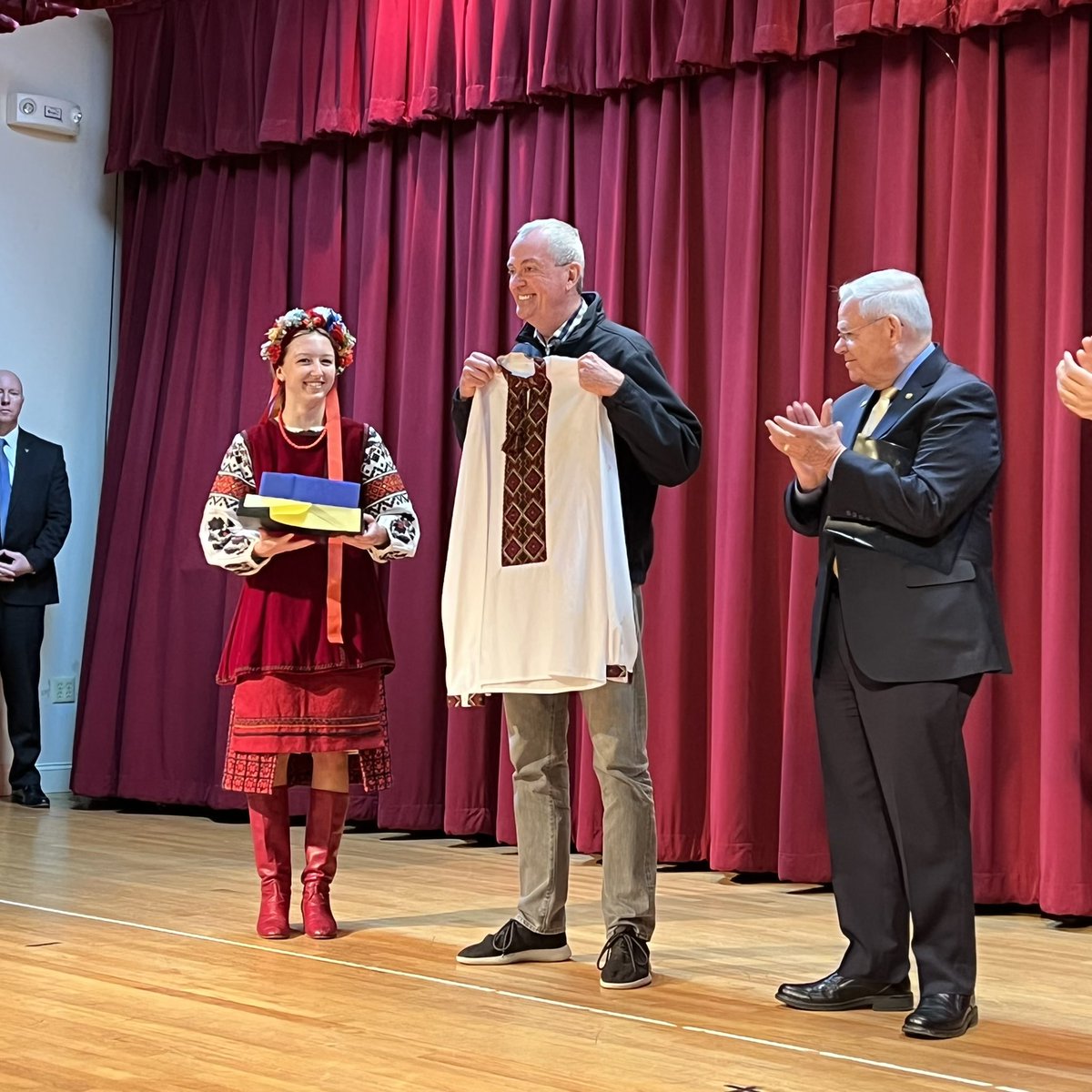 GovMurphy's tweet image. Today I visited the Ukrainian American Cultural Center of New Jersey to meet with members of our Ukrainian American community and participate in the Center’s relief drive. Here in New Jersey, we are turning our outrage at Putin into support and action for the Ukrainian people.