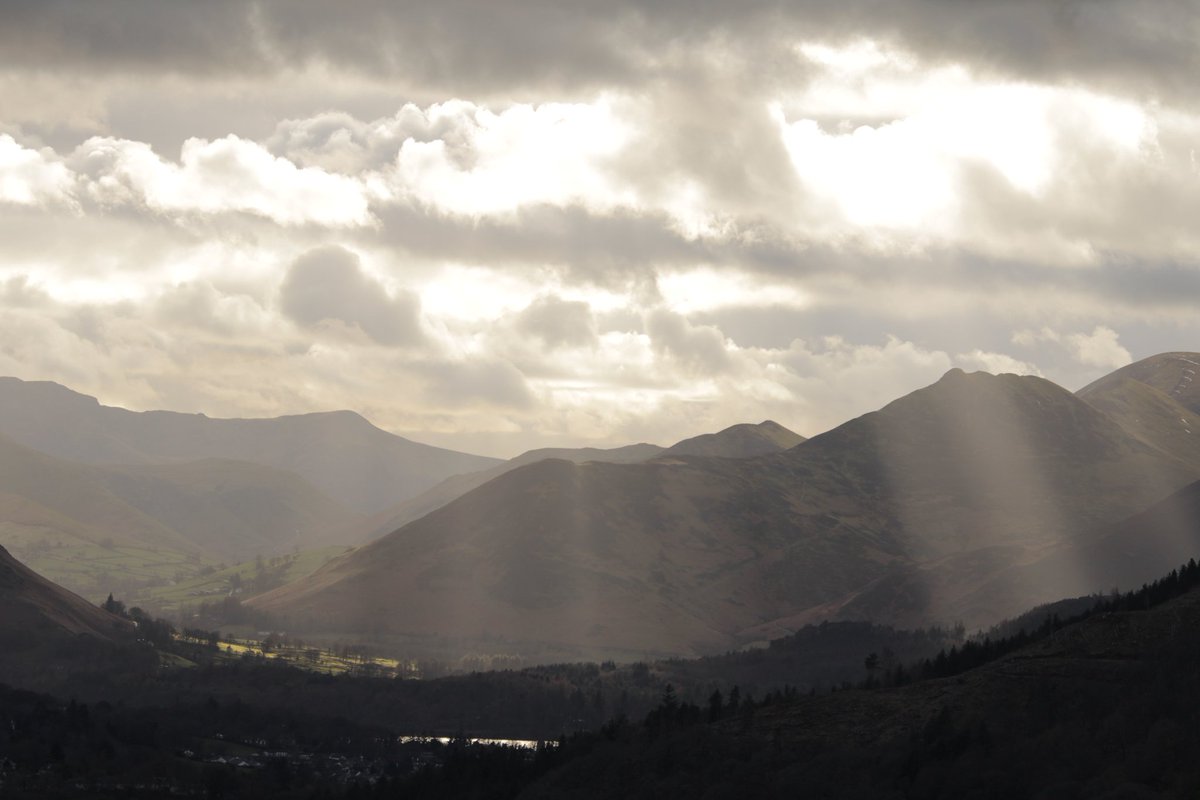MissSmith07's tweet photo. Great trip so far... It's been a lovely day in Keswick. Clear weather, views of glaciation, and a great bunch of students. @rgshw @RGSHWTrips #LakeDistrict https://t.co/0Rj2ilSL7i