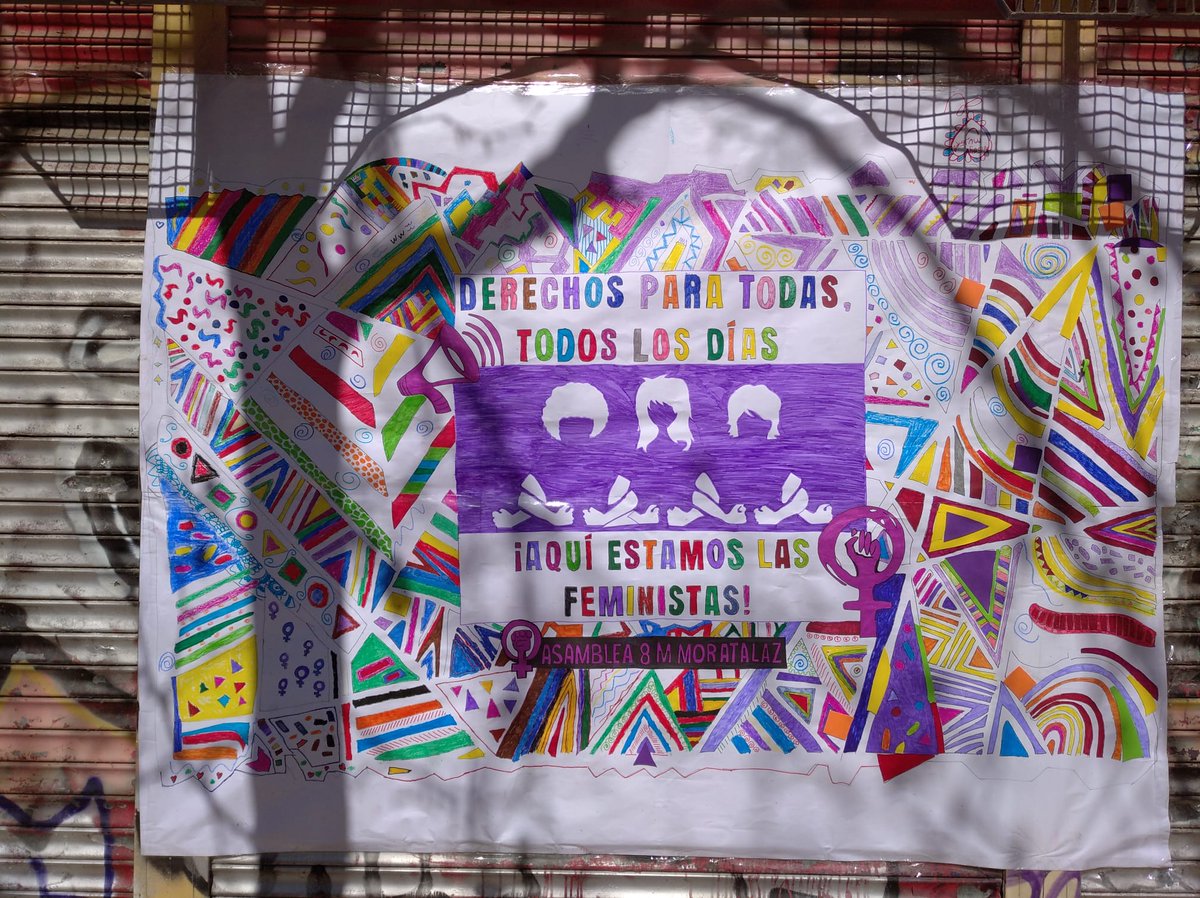 Las vecinas de #Moratalaz van #DejandoHuellaFeminista en el distrito. 
Hacía el #8M2022