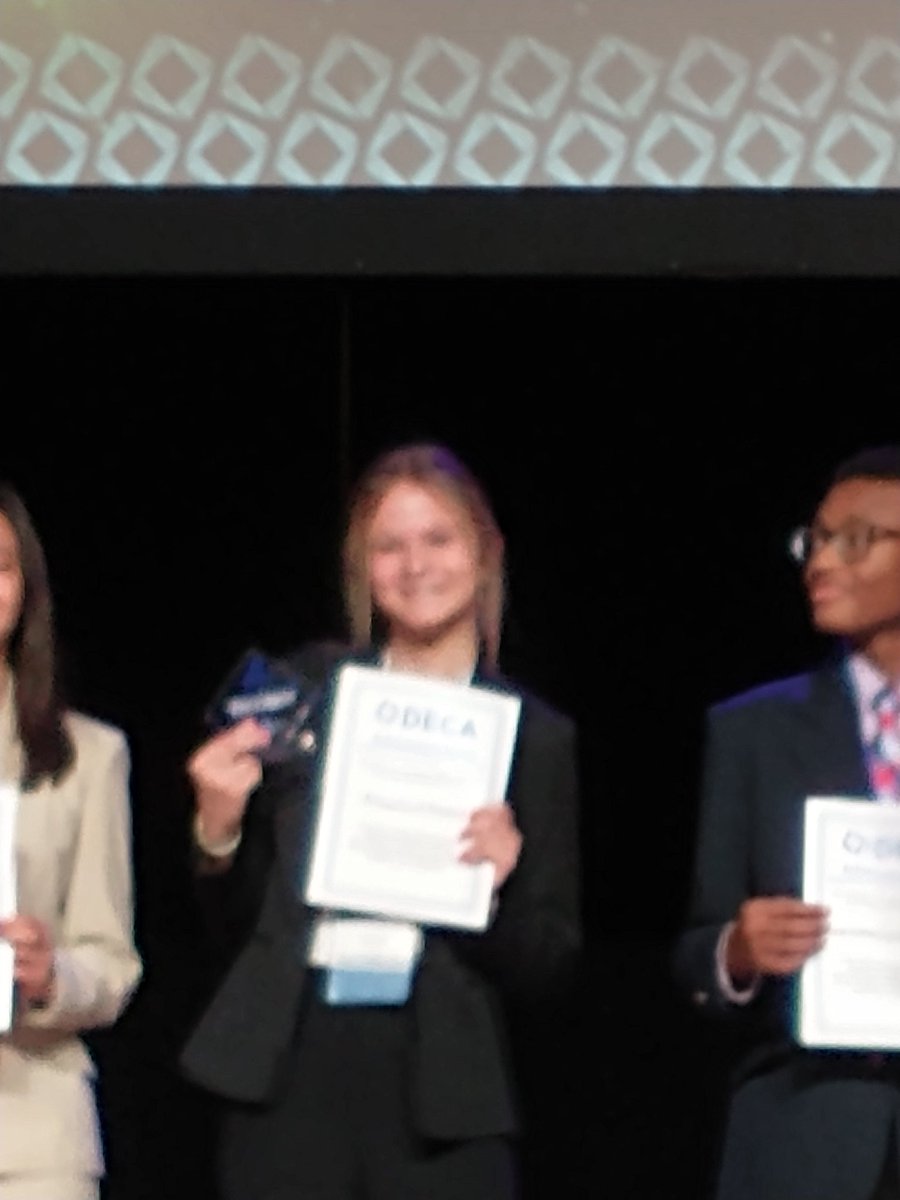 Got that DECA glass!!!! <a href="/RuCoCTE/">RuCo CTE</a> <a href="/SiegelHighStars/">Siegel High School</a> #decatnscdc